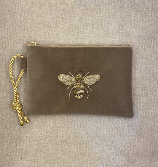 CLUTCH BUG ABEJA BEIGE